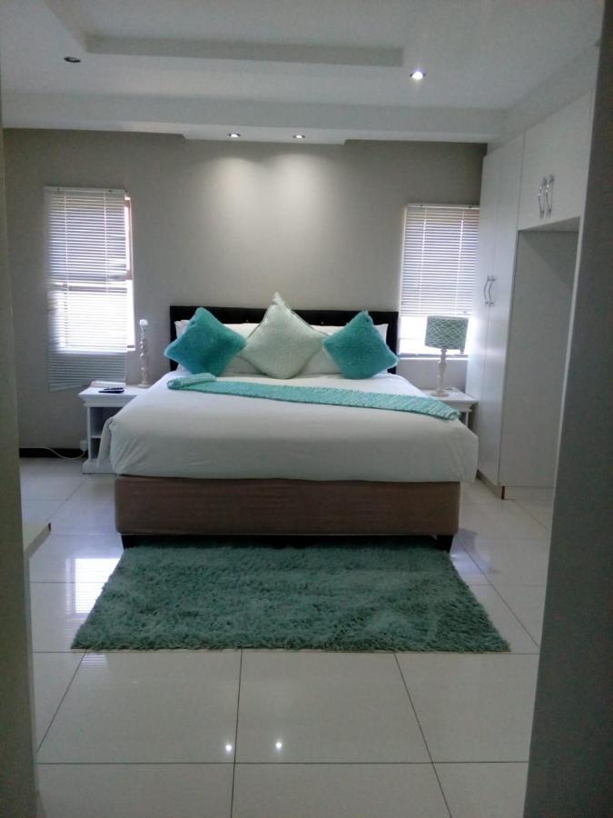 Shoes Guest House 2 Mthatha Esterno foto